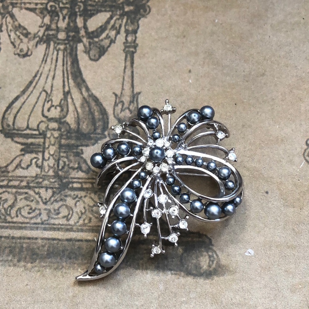 Nolan Miller Grey Pearl And Rhinestone Brooch